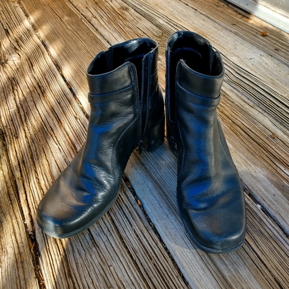 Prices are dropping ↘️ like the temperature! Boots by Nicole Miller size 8 - Picture 5 of 9